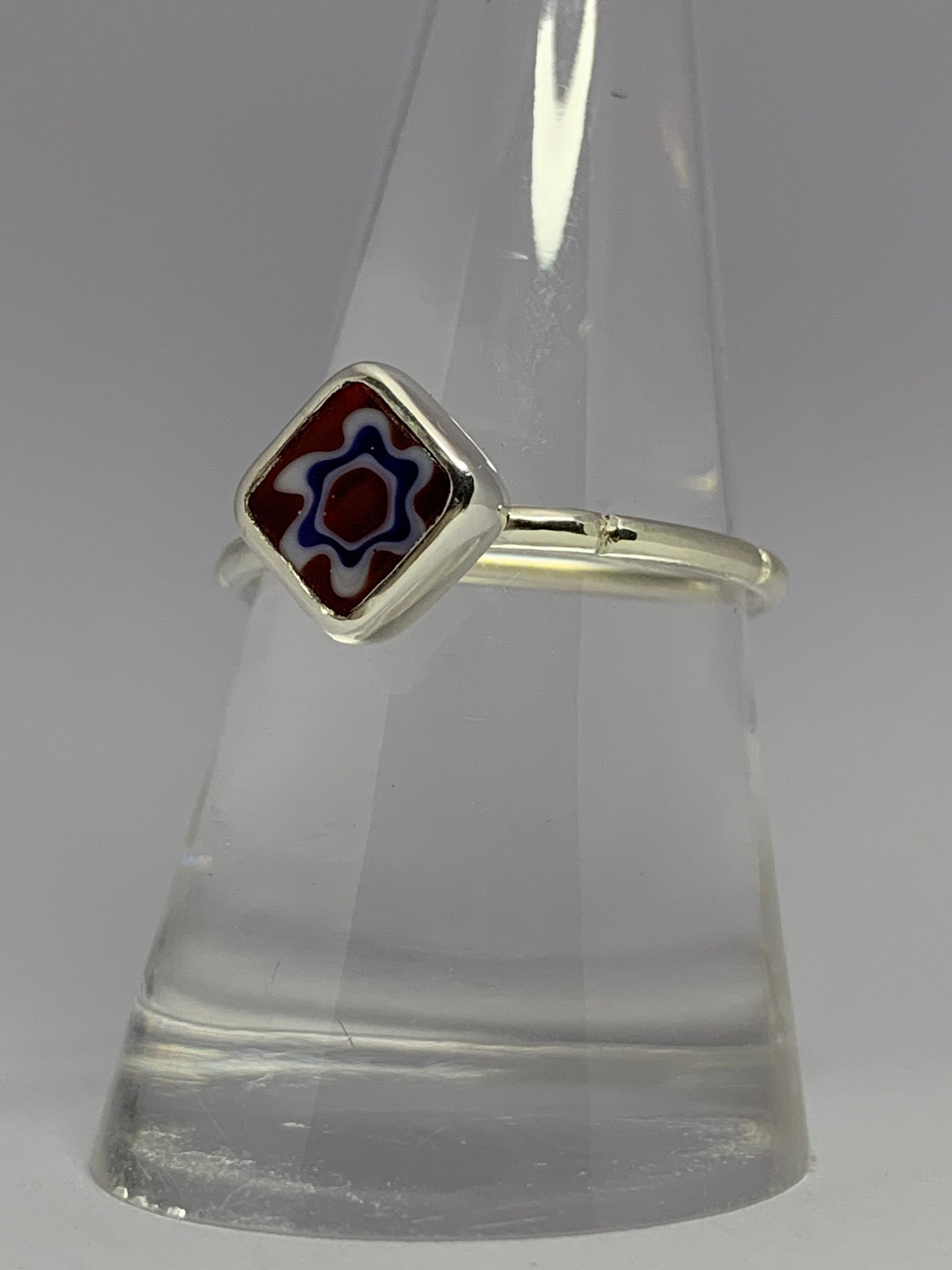 Sortija con rojo y azul