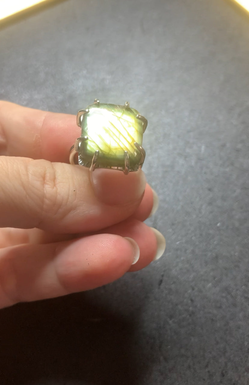 Labradorita cuadrada •8.5