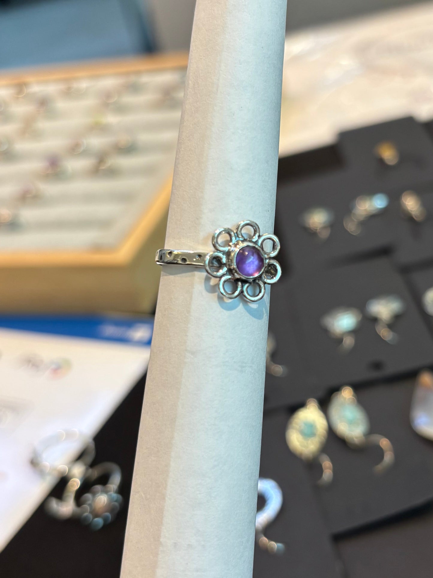 Flor de amatista ajustable